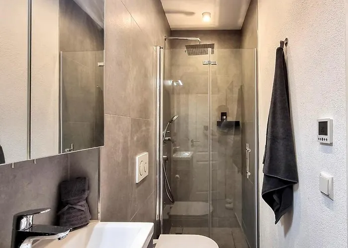 Modernes Im Zentrum Von דירה *