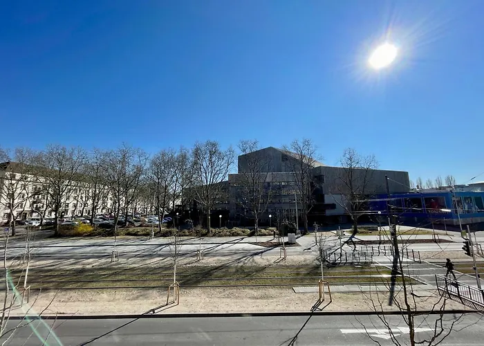 Modernes Im Zentrum Von דירה